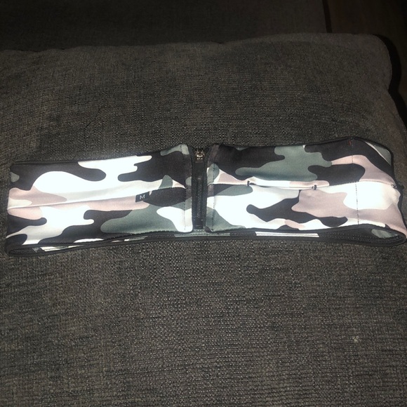 Women’s Running Belt w/ 📱 pocket - Picture 6 of 6